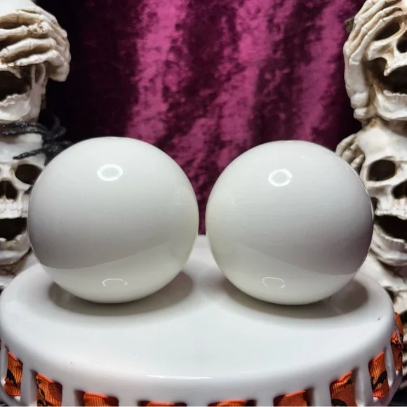 Halloween Spooky Season Green Yellow Ceramic Eyeball Salt & Pepper Shaker Set - Picture 5 of 12